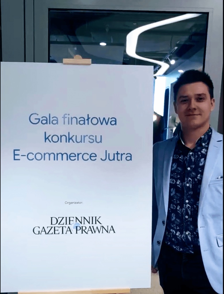 Amadeusz Weroński na gali finałowej konkursu E-commerce Jutra (Dziennik Gazeta Prawna)